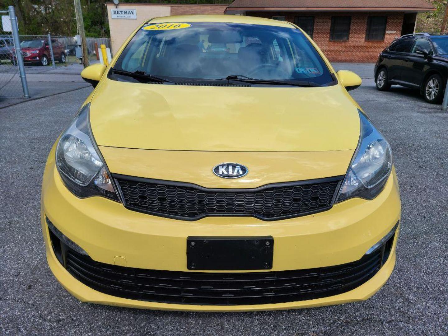 2016 YELLOW KIA RIO LX (KNADM4A32G6) with an 1.6L engine, 6-Speed Manual transmission, located at 117 North Cameron Street, Harrisburg, PA, 17101, (717) 963-8962, 40.266762, -76.875259 - WE FINANCE!!! Good Credit/ Bad Credit/ No Credit - ALL Trade-Ins Welcomed!!! ***Guaranteed Credit Approval*** APPLY ONLINE or CALL us TODAY ;) Internet Prices and Marketplace Prices are SPECIAL discounted ***CASH DEALS*** Retail Prices are higher. Please call us to discuss your cash and finan - Photo#7