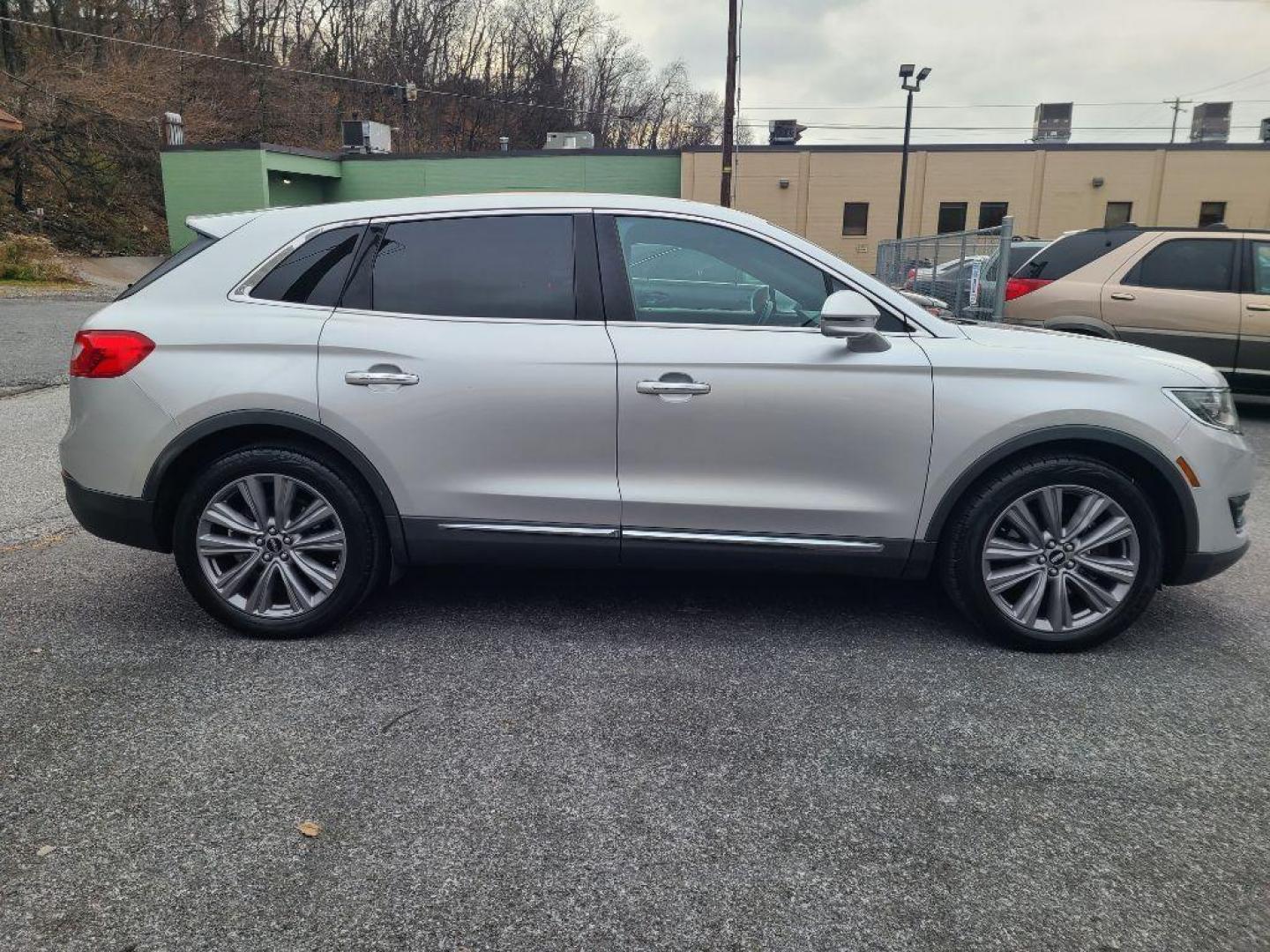 2016 SILVER LINCOLN MKX RESERVE (2LMTJ8LP1GB) with an 2.7L engine, Automatic transmission, located at 7981 Paxton Street, Harrisburg, PA, 17111, (717) 561-2926, 40.261490, -76.749229 - WE FINANCE!!! Good Credit/ Bad Credit/ No Credit - ALL Trade-Ins Welcomed!!! ***Guaranteed Credit Approval*** APPLY ONLINE or CALL us TODAY ;) Internet Prices and Marketplace Prices are SPECIAL discounted ***CASH DEALS*** Retail Prices are higher. Please call us to discuss your cash and finan - Photo#5