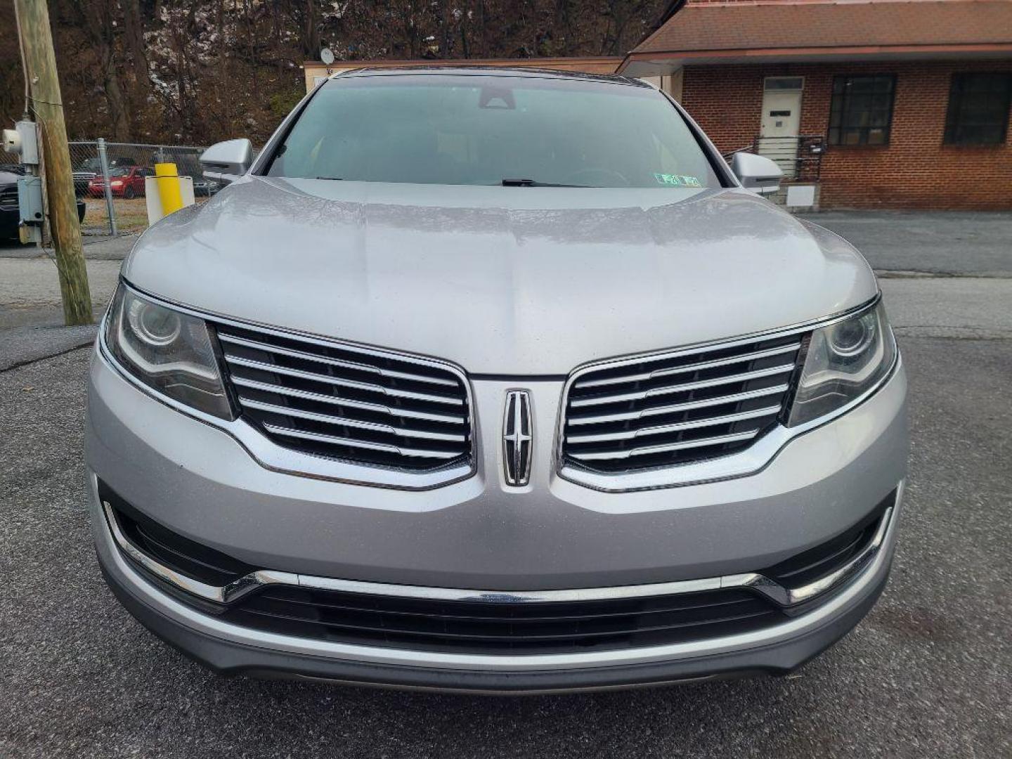 2016 SILVER LINCOLN MKX RESERVE (2LMTJ8LP1GB) with an 2.7L engine, Automatic transmission, located at 7981 Paxton Street, Harrisburg, PA, 17111, (717) 561-2926, 40.261490, -76.749229 - WE FINANCE!!! Good Credit/ Bad Credit/ No Credit - ALL Trade-Ins Welcomed!!! ***Guaranteed Credit Approval*** APPLY ONLINE or CALL us TODAY ;) Internet Prices and Marketplace Prices are SPECIAL discounted ***CASH DEALS*** Retail Prices are higher. Please call us to discuss your cash and finan - Photo#8