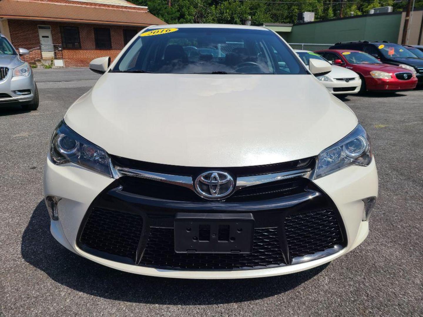 2016 WHITE TOYOTA CAMRY SE SPECIAL EDITION (4T1BF1FK9GU) with an 2.5L engine, Automatic transmission, located at 7981 Paxton Street, Harrisburg, PA, 17111, (717) 561-2926, 40.261490, -76.749229 - WE FINANCE!!! Good Credit/ Bad Credit/ No Credit - ALL Trade-Ins Welcomed!!! ***Guaranteed Credit Approval*** APPLY ONLINE or CALL us TODAY ;) Internet Prices and Marketplace Prices are SPECIAL discounted ***CASH DEALS*** Retail Prices are higher. Please call us to discuss your cash and finan - Photo#7