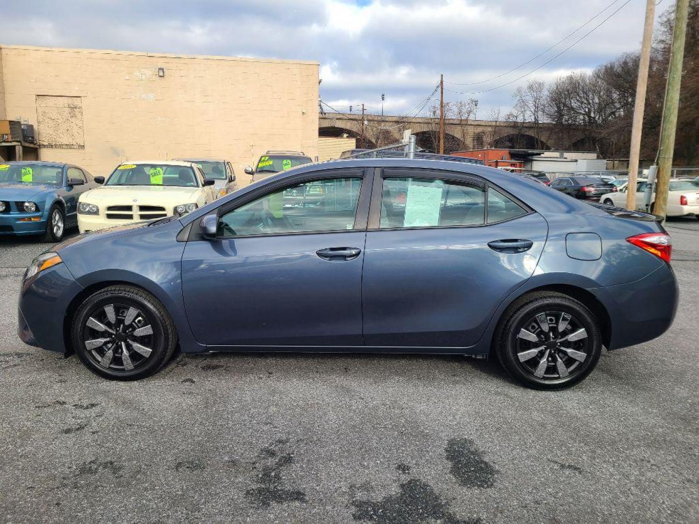 2016 GRAY TOYOTA COROLLA LE (2T1BURHE3GC) with an 1.8L engine, Automatic transmission, located at 7981 Paxton Street, Harrisburg, PA, 17111, (717) 561-2926, 40.261490, -76.749229 - WE FINANCE!!! Good Credit/ Bad Credit/ No Credit - ALL Trade-Ins Welcomed!!! ***Guaranteed Credit Approval*** APPLY ONLINE or CALL us TODAY ;) Internet Prices and Marketplace Prices are SPECIAL discounted ***CASH DEALS*** Retail Prices are higher. Please call us to discuss your cash and finan - Photo#1