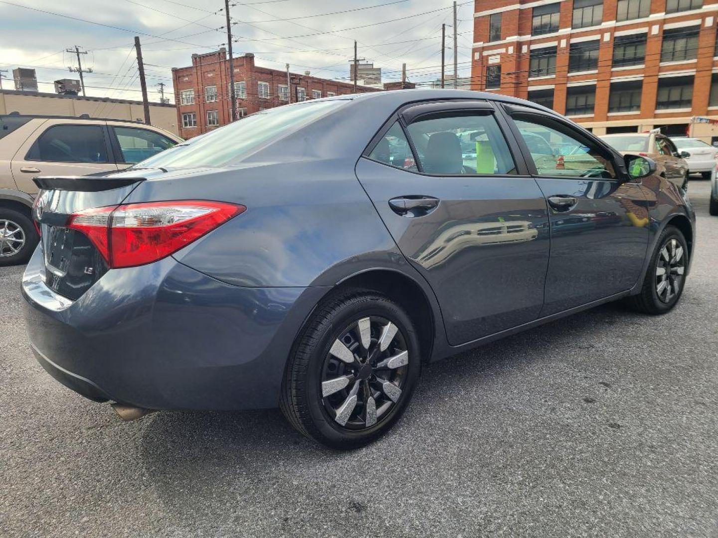 2016 GRAY TOYOTA COROLLA LE (2T1BURHE3GC) with an 1.8L engine, Automatic transmission, located at 7981 Paxton Street, Harrisburg, PA, 17111, (717) 561-2926, 40.261490, -76.749229 - WE FINANCE!!! Good Credit/ Bad Credit/ No Credit - ALL Trade-Ins Welcomed!!! ***Guaranteed Credit Approval*** APPLY ONLINE or CALL us TODAY ;) Internet Prices and Marketplace Prices are SPECIAL discounted ***CASH DEALS*** Retail Prices are higher. Please call us to discuss your cash and finan - Photo#4