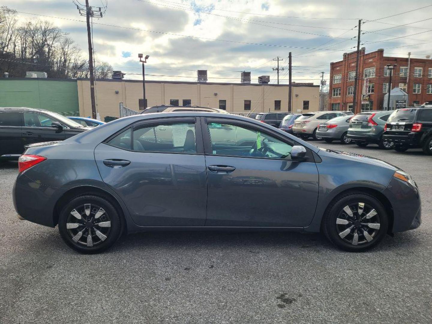 2016 GRAY TOYOTA COROLLA LE (2T1BURHE3GC) with an 1.8L engine, Automatic transmission, located at 7981 Paxton Street, Harrisburg, PA, 17111, (717) 561-2926, 40.261490, -76.749229 - WE FINANCE!!! Good Credit/ Bad Credit/ No Credit - ALL Trade-Ins Welcomed!!! ***Guaranteed Credit Approval*** APPLY ONLINE or CALL us TODAY ;) Internet Prices and Marketplace Prices are SPECIAL discounted ***CASH DEALS*** Retail Prices are higher. Please call us to discuss your cash and finan - Photo#5