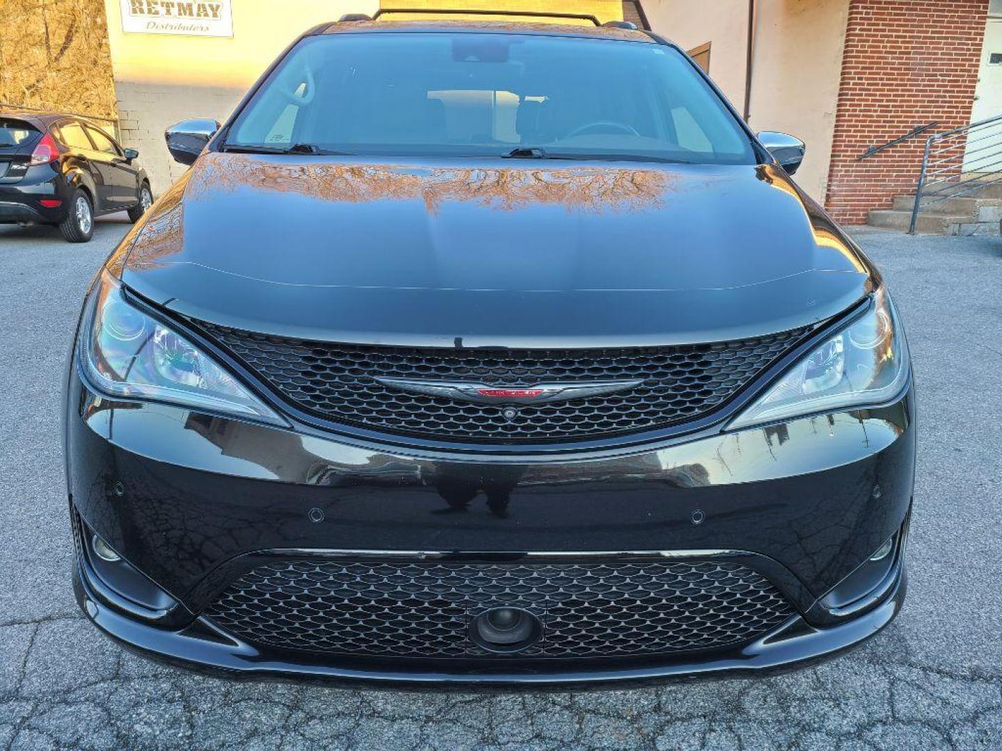 2017 BLACK CHRYSLER PACIFICA LIMITED (2C4RC1GG6HR) with an 3.6L engine, Automatic transmission, located at 117 North Cameron Street, Harrisburg, PA, 17101, (717) 963-8962, 40.266762, -76.875259 - WE FINANCE!!! Good Credit/ Bad Credit/ No Credit - ALL Trade-Ins Welcomed!!! ***Guaranteed Credit Approval*** APPLY ONLINE or CALL us TODAY ;) Internet Prices and Marketplace Prices are SPECIAL discounted ***CASH DEALS*** Retail Prices are higher. Please call us to discuss your cash and finan - Photo#7