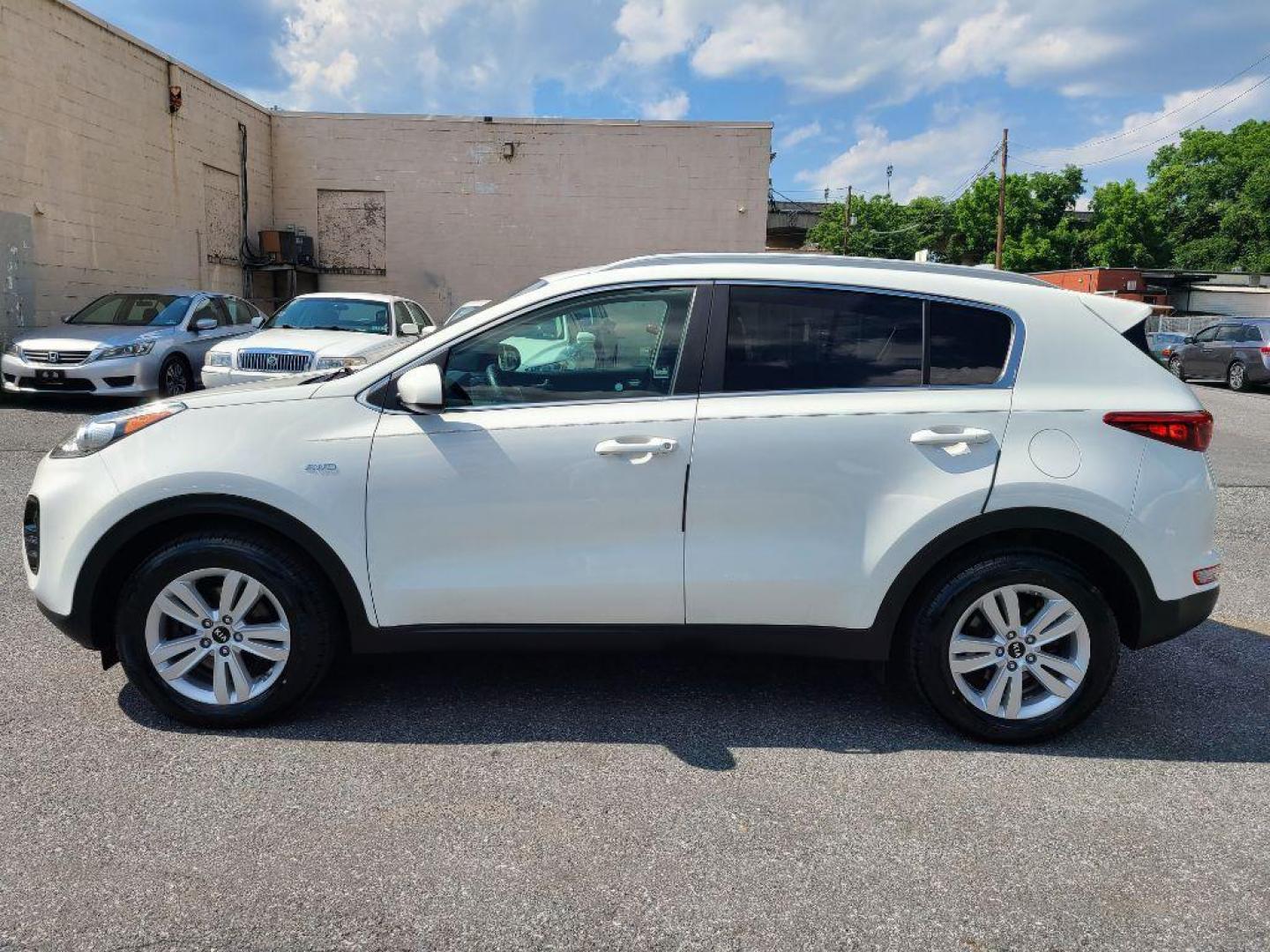 2017 WHITE KIA SPORTAGE LX (KNDPMCAC8H7) with an 2.4L engine, Automatic transmission, located at 117 North Cameron Street, Harrisburg, PA, 17101, (717) 963-8962, 40.266762, -76.875259 - WE FINANCE!!! Good Credit/ Bad Credit/ No Credit - ALL Trade-Ins Welcomed!!! ***Guaranteed Credit Approval*** APPLY ONLINE or CALL us TODAY ;) Internet Prices and Marketplace Prices are SPECIAL discounted ***CASH DEALS*** Retail Prices are higher. Please call us to discuss your cash and finan - Photo#1