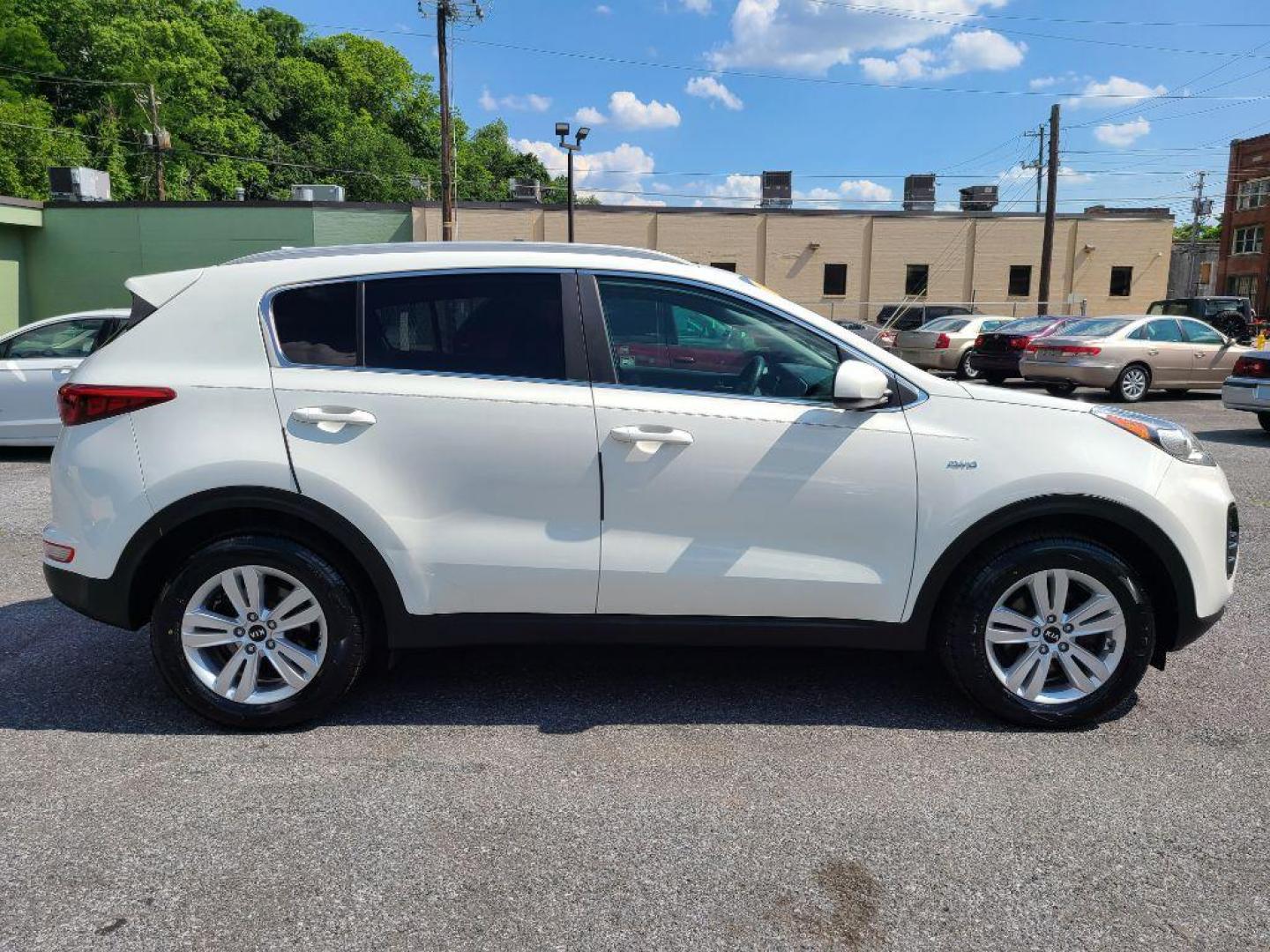 2017 WHITE KIA SPORTAGE LX (KNDPMCAC8H7) with an 2.4L engine, Automatic transmission, located at 117 North Cameron Street, Harrisburg, PA, 17101, (717) 963-8962, 40.266762, -76.875259 - WE FINANCE!!! Good Credit/ Bad Credit/ No Credit - ALL Trade-Ins Welcomed!!! ***Guaranteed Credit Approval*** APPLY ONLINE or CALL us TODAY ;) Internet Prices and Marketplace Prices are SPECIAL discounted ***CASH DEALS*** Retail Prices are higher. Please call us to discuss your cash and finan - Photo#5