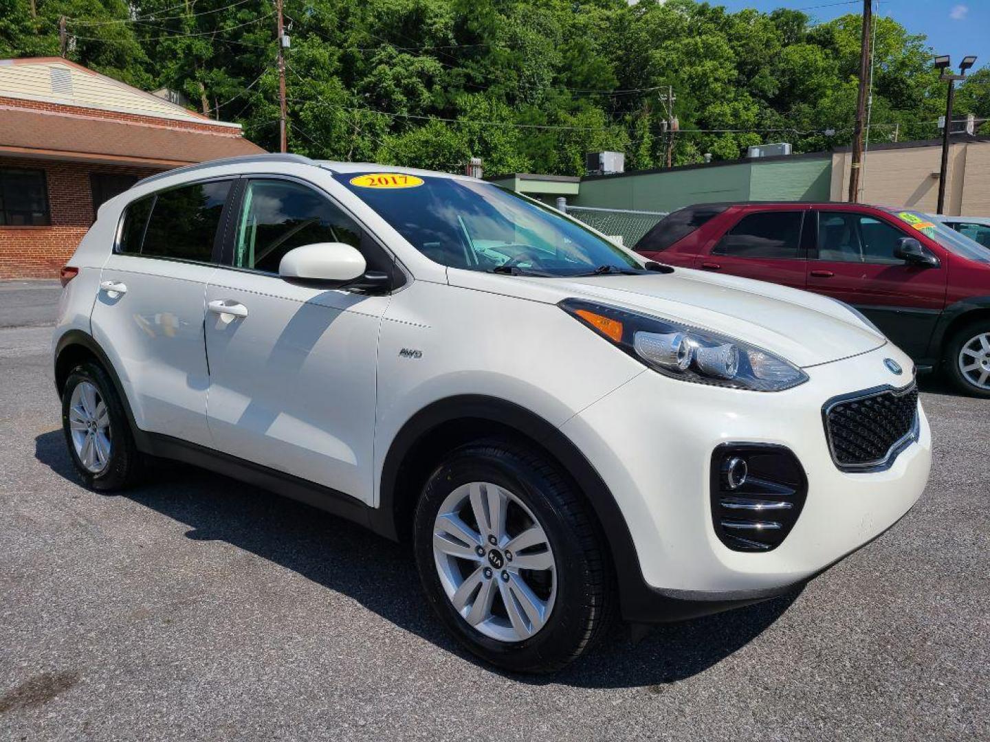 2017 WHITE KIA SPORTAGE LX (KNDPMCAC8H7) with an 2.4L engine, Automatic transmission, located at 117 North Cameron Street, Harrisburg, PA, 17101, (717) 963-8962, 40.266762, -76.875259 - WE FINANCE!!! Good Credit/ Bad Credit/ No Credit - ALL Trade-Ins Welcomed!!! ***Guaranteed Credit Approval*** APPLY ONLINE or CALL us TODAY ;) Internet Prices and Marketplace Prices are SPECIAL discounted ***CASH DEALS*** Retail Prices are higher. Please call us to discuss your cash and finan - Photo#6