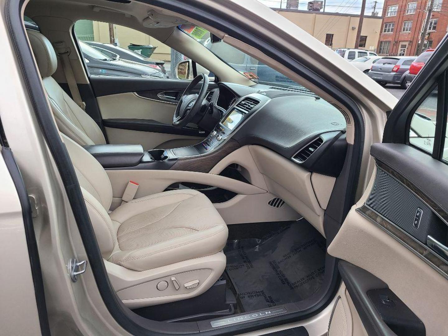 2017 BEIGE LINCOLN MKX RESERVE (2LMPJ8LR5HB) with an 3.7L engine, Automatic transmission, located at 117 North Cameron Street, Harrisburg, PA, 17101, (717) 963-8962, 40.266762, -76.875259 - WE FINANCE!!! Good Credit/ Bad Credit/ No Credit - ALL Trade-Ins Welcomed!!! ***Guaranteed Credit Approval*** APPLY ONLINE or CALL us TODAY ;) Internet Prices and Marketplace Prices are SPECIAL discounted ***CASH DEALS*** Retail Prices are higher. Please call us to discuss your cash and finan - Photo#8