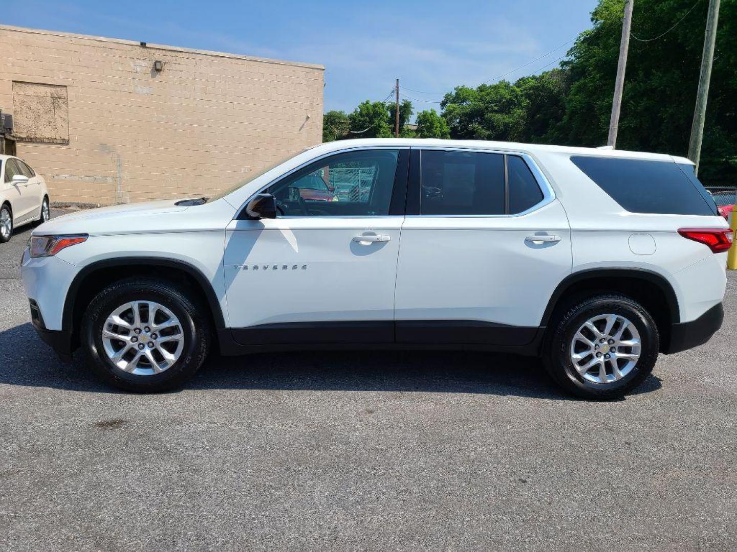 2018 WHITE CHEVROLET TRAVERSE LS (1GNERFKW1JJ) with an 3.6L engine, Automatic transmission, located at 117 North Cameron Street, Harrisburg, PA, 17101, (717) 963-8962, 40.266762, -76.875259 - WE FINANCE!!! Good Credit/ Bad Credit/ No Credit - ALL Trade-Ins Welcomed!!! ***Guaranteed Credit Approval*** APPLY ONLINE or CALL us TODAY ;) Internet Prices and Marketplace Prices are SPECIAL discounted ***CASH DEALS*** Retail Prices are higher. Please call us to discuss your cash and finan - Photo#1