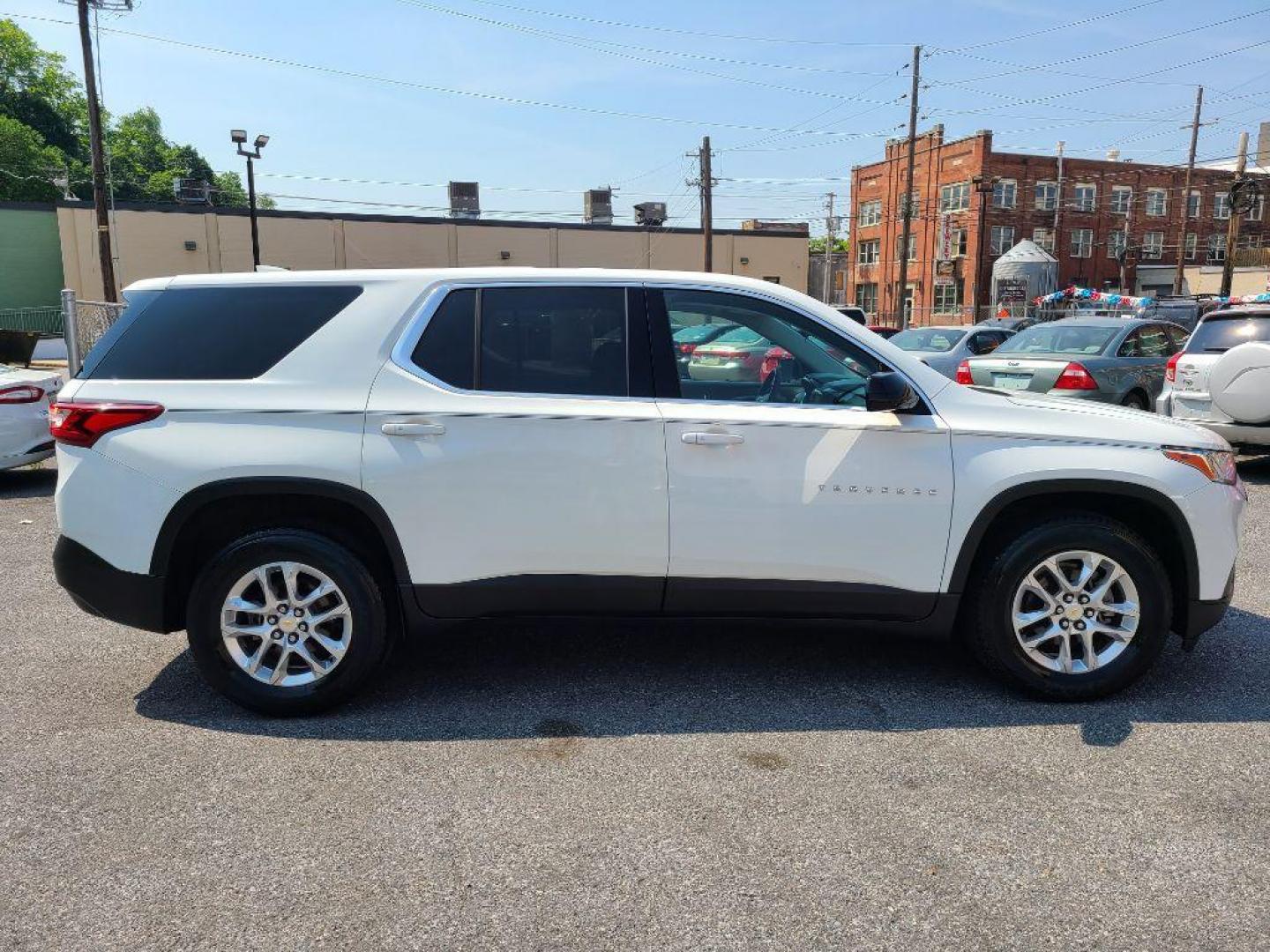 2018 WHITE CHEVROLET TRAVERSE LS (1GNERFKW1JJ) with an 3.6L engine, Automatic transmission, located at 117 North Cameron Street, Harrisburg, PA, 17101, (717) 963-8962, 40.266762, -76.875259 - WE FINANCE!!! Good Credit/ Bad Credit/ No Credit - ALL Trade-Ins Welcomed!!! ***Guaranteed Credit Approval*** APPLY ONLINE or CALL us TODAY ;) Internet Prices and Marketplace Prices are SPECIAL discounted ***CASH DEALS*** Retail Prices are higher. Please call us to discuss your cash and finan - Photo#5