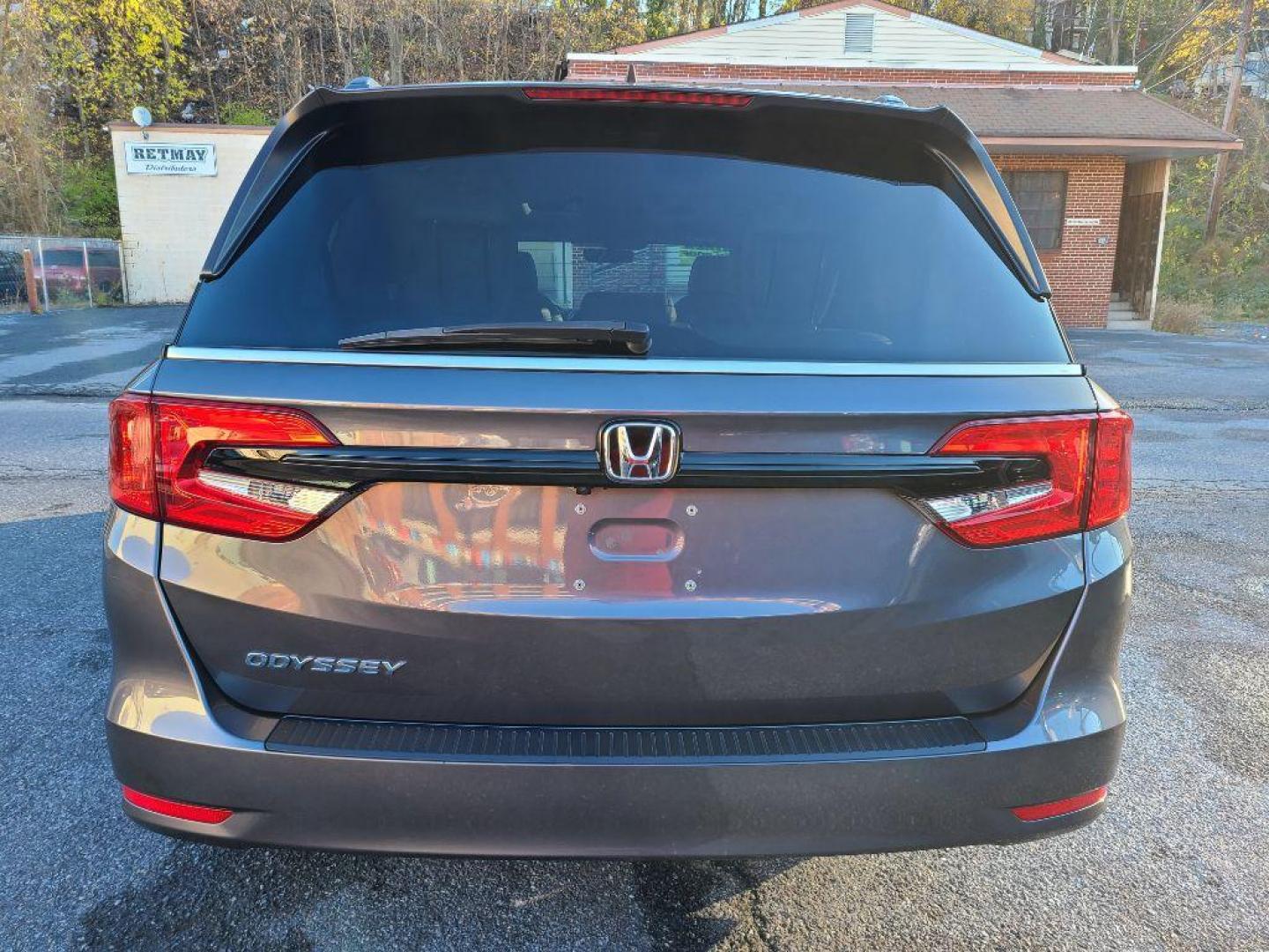 2018 GRAY HONDA ODYSSEY EXL (5FNRL6H7XJB) with an 3.5L engine, Automatic transmission, located at 7981 Paxton Street, Harrisburg, PA, 17111, (717) 561-2926, 40.261490, -76.749229 - WE FINANCE!!! Good Credit/ Bad Credit/ No Credit - ALL Trade-Ins Welcomed!!! ***Guaranteed Credit Approval*** APPLY ONLINE or CALL us TODAY ;) Internet Prices and Marketplace Prices are SPECIAL discounted ***CASH DEALS*** Retail Prices are higher. Please call us to discuss your cash and finan - Photo#3