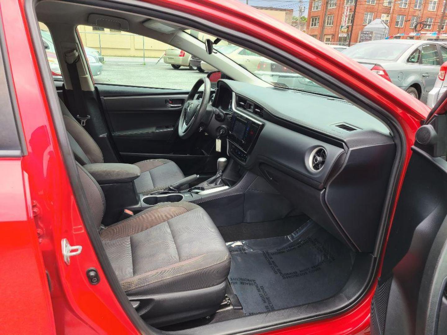 2018 RED TOYOTA COROLLA LE (2T1BURHE5JC) with an 1.8L engine, Continuously Variable transmission, located at 117 North Cameron Street, Harrisburg, PA, 17101, (717) 963-8962, 40.266762, -76.875259 - WE FINANCE!!! Good Credit/ Bad Credit/ No Credit - ALL Trade-Ins Welcomed!!! ***Guaranteed Credit Approval*** APPLY ONLINE or CALL us TODAY ;) Internet Prices and Marketplace Prices are SPECIAL discounted ***CASH DEALS*** Retail Prices are higher. Please call us to discuss your cash and finan - Photo#9