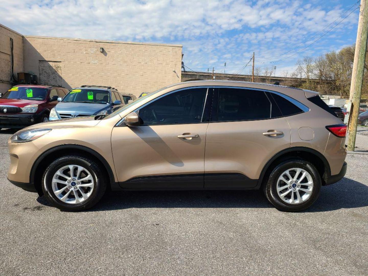 2020 TAN FORD ESCAPE SE (1FMCU9G64LU) with an 1.5L engine, Automatic transmission, located at 7981 Paxton Street, Harrisburg, PA, 17111, (717) 561-2926, 40.261490, -76.749229 - WE FINANCE!!! Good Credit/ Bad Credit/ No Credit - ALL Trade-Ins Welcomed!!! ***Guaranteed Credit Approval*** APPLY ONLINE or CALL us TODAY ;) Internet Prices and Marketplace Prices are SPECIAL discounted ***CASH DEALS*** Retail Prices are higher. Please call us to discuss your cash and finan - Photo#1