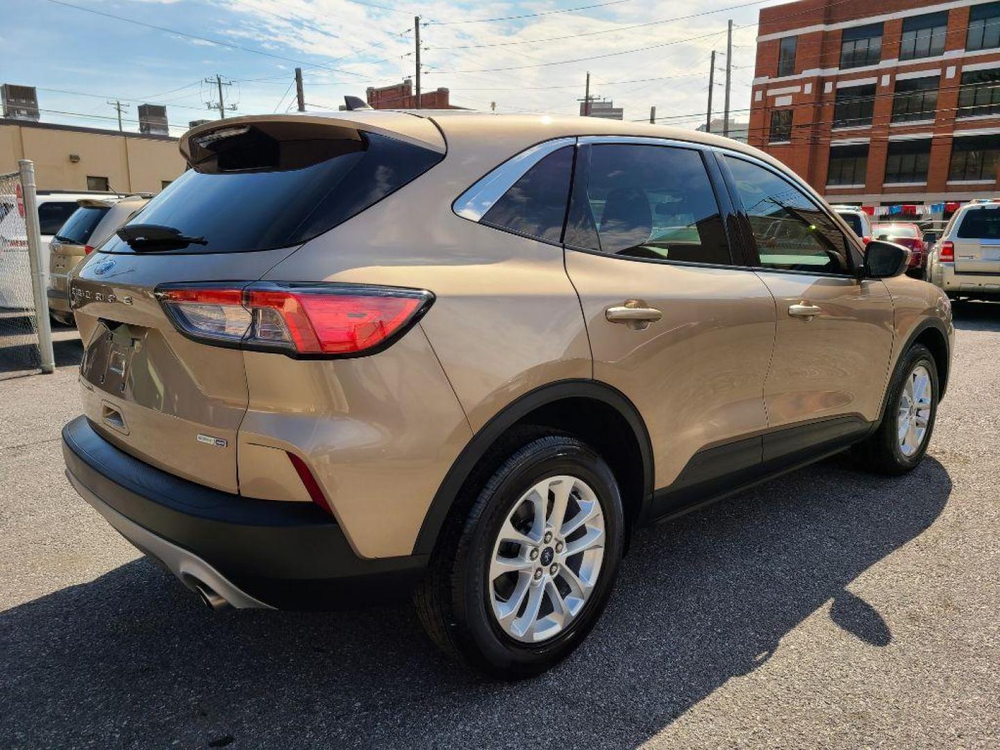 2020 TAN FORD ESCAPE SE (1FMCU9G64LU) with an 1.5L engine, Automatic transmission, located at 7981 Paxton Street, Harrisburg, PA, 17111, (717) 561-2926, 40.261490, -76.749229 - WE FINANCE!!! Good Credit/ Bad Credit/ No Credit - ALL Trade-Ins Welcomed!!! ***Guaranteed Credit Approval*** APPLY ONLINE or CALL us TODAY ;) Internet Prices and Marketplace Prices are SPECIAL discounted ***CASH DEALS*** Retail Prices are higher. Please call us to discuss your cash and finan - Photo#4