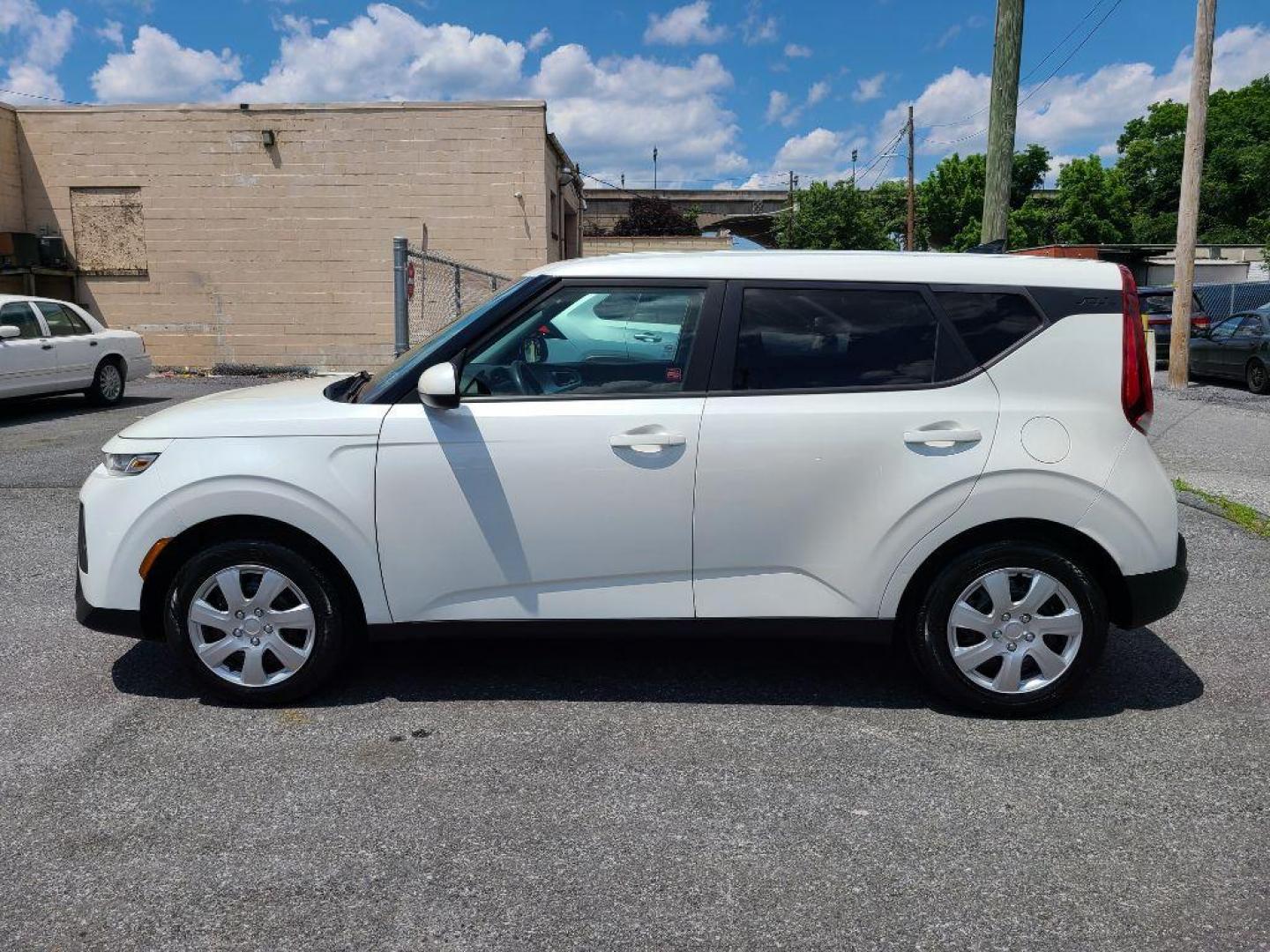 2020 WHITE KIA SOUL LX (KNDJ23AU3L7) with an 2.0L engine, Automatic transmission, located at 7981 Paxton Street, Harrisburg, PA, 17111, (717) 561-2926, 40.261490, -76.749229 - WE FINANCE!!! Good Credit/ Bad Credit/ No Credit - ALL Trade-Ins Welcomed!!! ***Guaranteed Credit Approval*** APPLY ONLINE or CALL us TODAY ;) Internet Prices and Marketplace Prices are SPECIAL discounted ***CASH DEALS*** Retail Prices are higher. Please call us to discuss your cash and finan - Photo#1