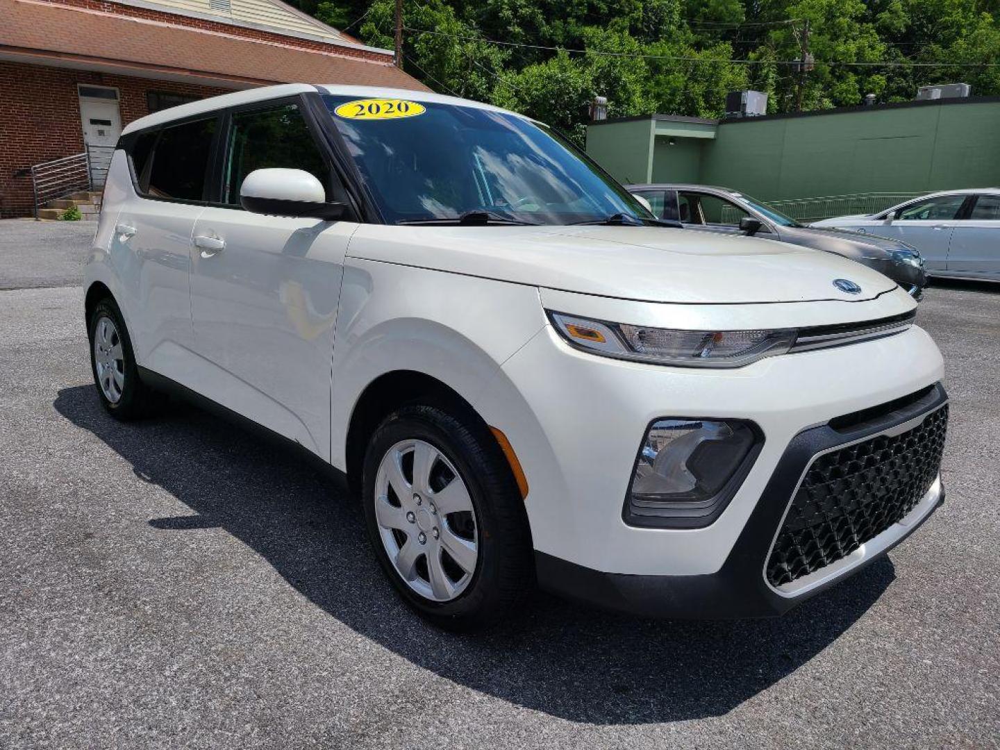 2020 WHITE KIA SOUL LX (KNDJ23AU3L7) with an 2.0L engine, Automatic transmission, located at 7981 Paxton Street, Harrisburg, PA, 17111, (717) 561-2926, 40.261490, -76.749229 - WE FINANCE!!! Good Credit/ Bad Credit/ No Credit - ALL Trade-Ins Welcomed!!! ***Guaranteed Credit Approval*** APPLY ONLINE or CALL us TODAY ;) Internet Prices and Marketplace Prices are SPECIAL discounted ***CASH DEALS*** Retail Prices are higher. Please call us to discuss your cash and finan - Photo#6