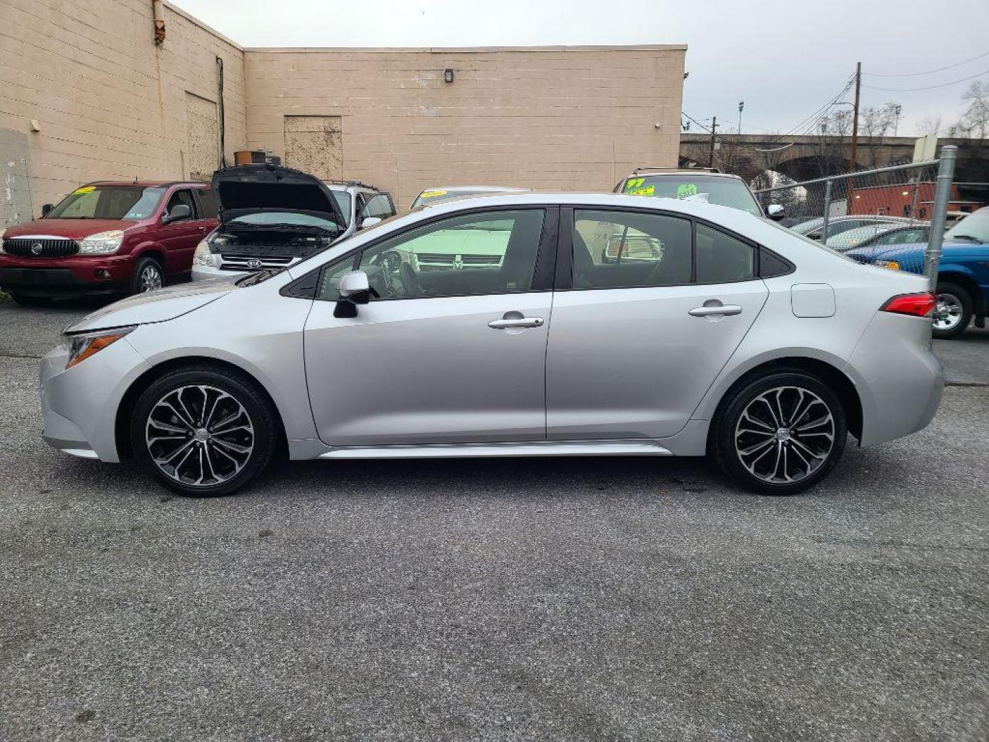 2020 SILVER TOYOTA COROLLA LE (JTDEPRAE2LJ) with an 1.8L engine, Continuously Variable transmission, located at 117 North Cameron Street, Harrisburg, PA, 17101, (717) 963-8962, 40.266762, -76.875259 - WE FINANCE!!! Good Credit/ Bad Credit/ No Credit - ALL Trade-Ins Welcomed!!! ***Guaranteed Credit Approval*** APPLY ONLINE or CALL us TODAY ;) Internet Prices and Marketplace Prices are SPECIAL discounted ***CASH DEALS*** Retail Prices are higher. Please call us to discuss your cash and finan - Photo#1