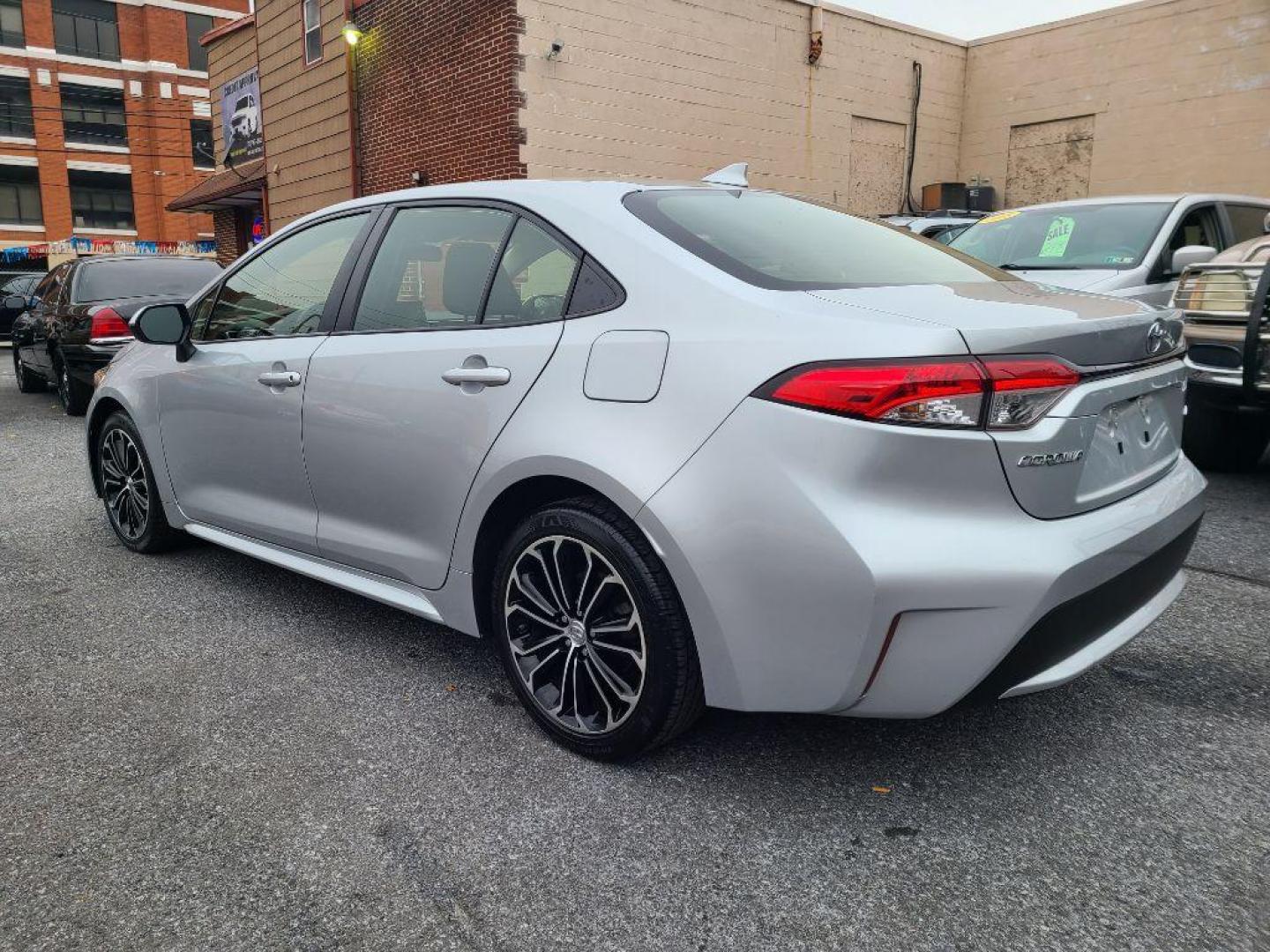 2020 SILVER TOYOTA COROLLA LE (JTDEPRAE2LJ) with an 1.8L engine, Continuously Variable transmission, located at 117 North Cameron Street, Harrisburg, PA, 17101, (717) 963-8962, 40.266762, -76.875259 - WE FINANCE!!! Good Credit/ Bad Credit/ No Credit - ALL Trade-Ins Welcomed!!! ***Guaranteed Credit Approval*** APPLY ONLINE or CALL us TODAY ;) Internet Prices and Marketplace Prices are SPECIAL discounted ***CASH DEALS*** Retail Prices are higher. Please call us to discuss your cash and finan - Photo#2