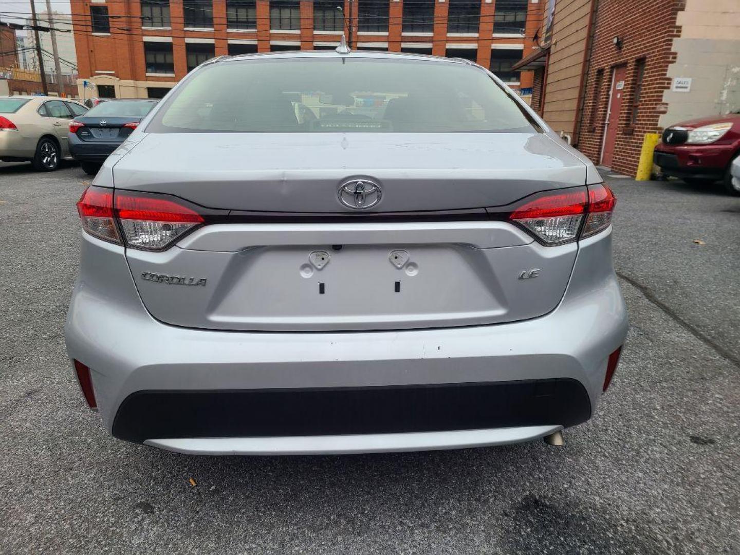 2020 SILVER TOYOTA COROLLA LE (JTDEPRAE2LJ) with an 1.8L engine, Continuously Variable transmission, located at 117 North Cameron Street, Harrisburg, PA, 17101, (717) 963-8962, 40.266762, -76.875259 - WE FINANCE!!! Good Credit/ Bad Credit/ No Credit - ALL Trade-Ins Welcomed!!! ***Guaranteed Credit Approval*** APPLY ONLINE or CALL us TODAY ;) Internet Prices and Marketplace Prices are SPECIAL discounted ***CASH DEALS*** Retail Prices are higher. Please call us to discuss your cash and finan - Photo#3