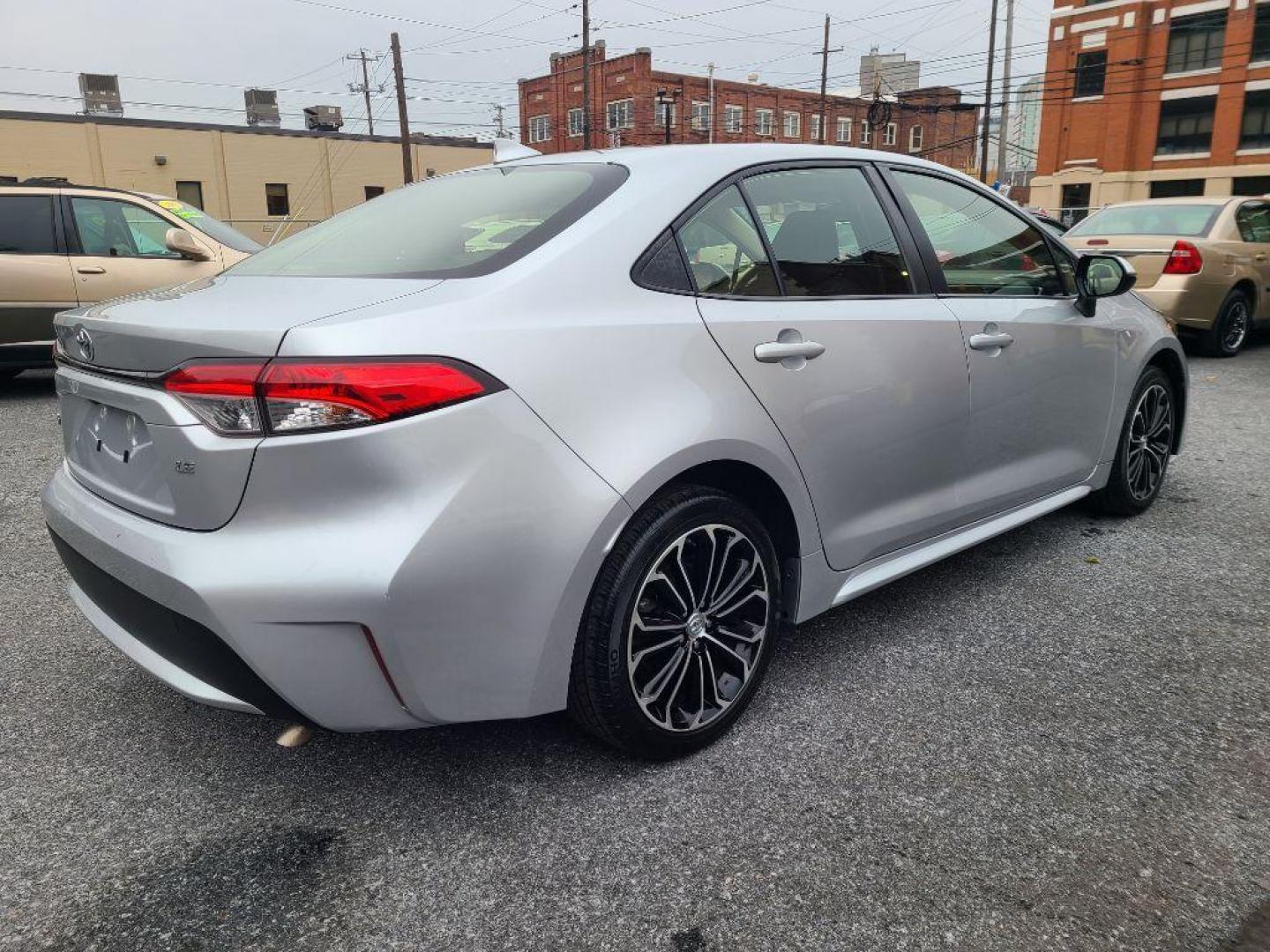 2020 SILVER TOYOTA COROLLA LE (JTDEPRAE2LJ) with an 1.8L engine, Continuously Variable transmission, located at 117 North Cameron Street, Harrisburg, PA, 17101, (717) 963-8962, 40.266762, -76.875259 - WE FINANCE!!! Good Credit/ Bad Credit/ No Credit - ALL Trade-Ins Welcomed!!! ***Guaranteed Credit Approval*** APPLY ONLINE or CALL us TODAY ;) Internet Prices and Marketplace Prices are SPECIAL discounted ***CASH DEALS*** Retail Prices are higher. Please call us to discuss your cash and finan - Photo#4