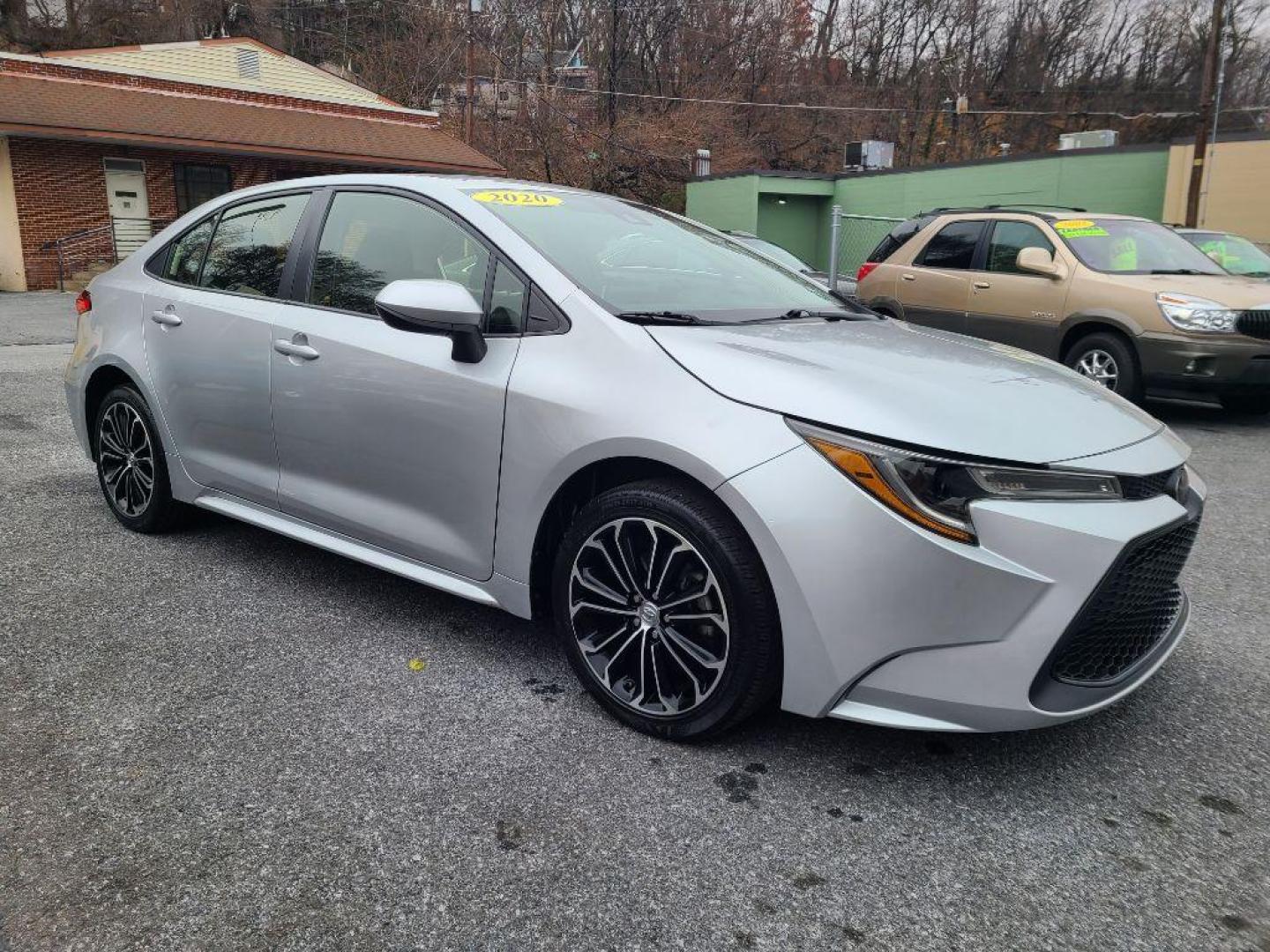 2020 SILVER TOYOTA COROLLA LE (JTDEPRAE2LJ) with an 1.8L engine, Continuously Variable transmission, located at 117 North Cameron Street, Harrisburg, PA, 17101, (717) 963-8962, 40.266762, -76.875259 - WE FINANCE!!! Good Credit/ Bad Credit/ No Credit - ALL Trade-Ins Welcomed!!! ***Guaranteed Credit Approval*** APPLY ONLINE or CALL us TODAY ;) Internet Prices and Marketplace Prices are SPECIAL discounted ***CASH DEALS*** Retail Prices are higher. Please call us to discuss your cash and finan - Photo#6