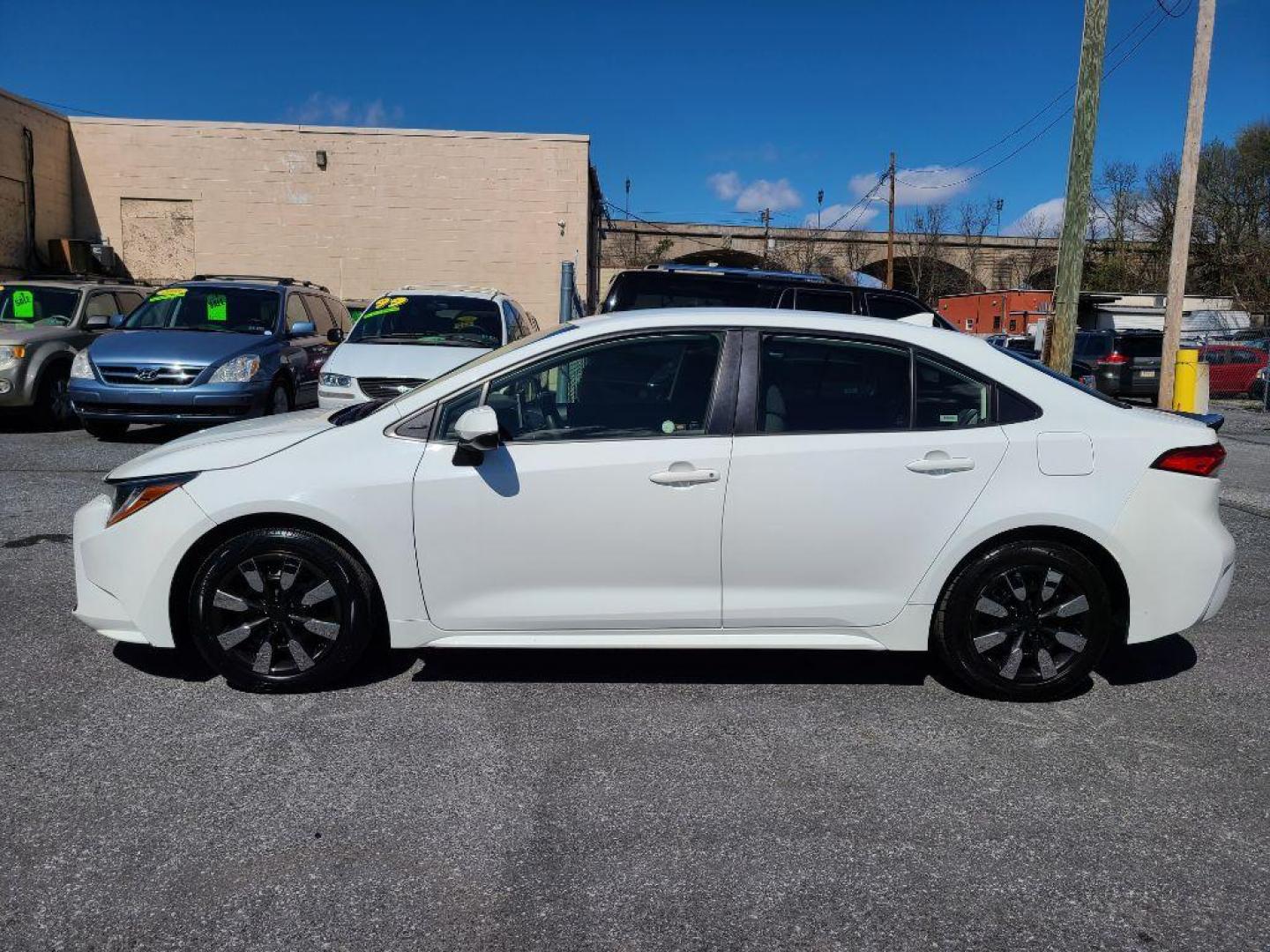 2020 WHITE TOYOTA COROLLA LE (JTDEPRAE9LJ) with an 1.8L engine, Continuously Variable transmission, located at 7981 Paxton Street, Harrisburg, PA, 17111, (717) 561-2926, 40.261490, -76.749229 - WE FINANCE!!! Good Credit/ Bad Credit/ No Credit - ALL Trade-Ins Welcomed!!! ***Guaranteed Credit Approval*** APPLY ONLINE or CALL us TODAY ;) Internet Prices and Marketplace Prices are SPECIAL discounted ***CASH DEALS*** Retail Prices are higher. Please call us to discuss your cash and finan - Photo#1