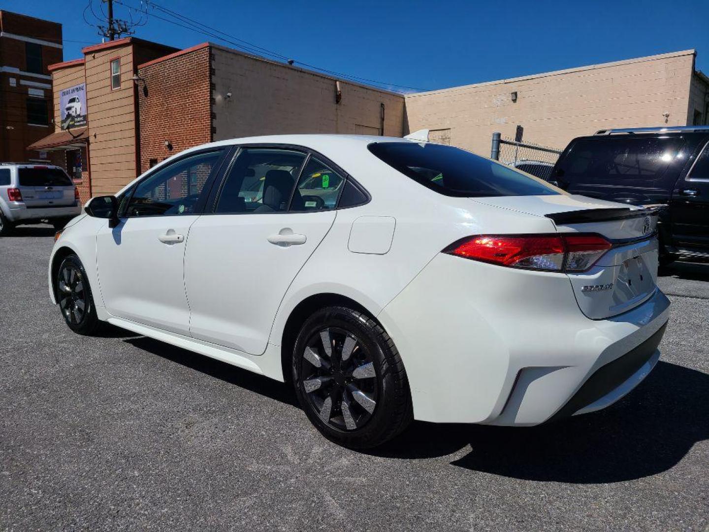 2020 WHITE TOYOTA COROLLA LE (JTDEPRAE9LJ) with an 1.8L engine, Continuously Variable transmission, located at 7981 Paxton Street, Harrisburg, PA, 17111, (717) 561-2926, 40.261490, -76.749229 - WE FINANCE!!! Good Credit/ Bad Credit/ No Credit - ALL Trade-Ins Welcomed!!! ***Guaranteed Credit Approval*** APPLY ONLINE or CALL us TODAY ;) Internet Prices and Marketplace Prices are SPECIAL discounted ***CASH DEALS*** Retail Prices are higher. Please call us to discuss your cash and finan - Photo#2