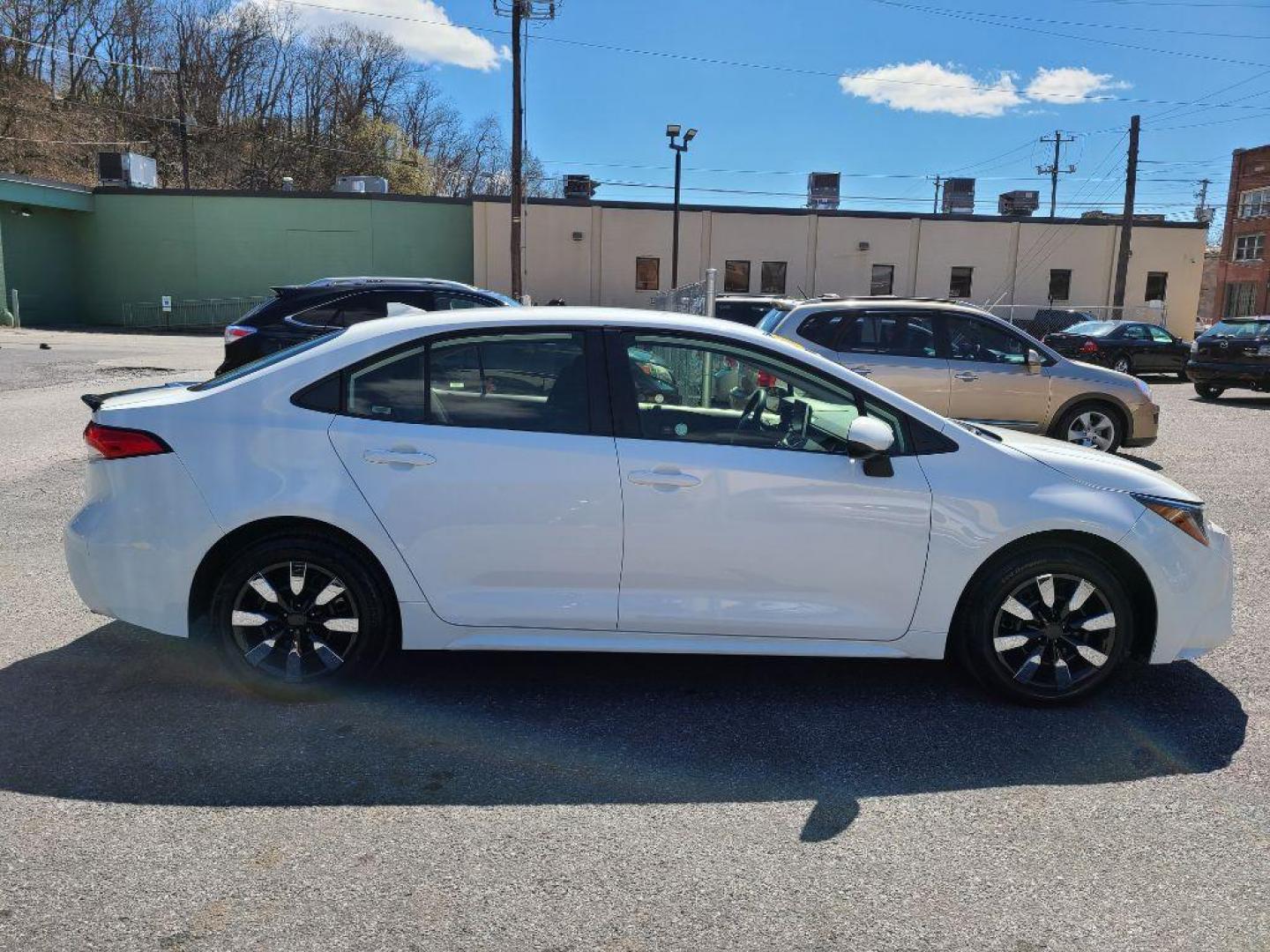 2020 WHITE TOYOTA COROLLA LE (JTDEPRAE9LJ) with an 1.8L engine, Continuously Variable transmission, located at 7981 Paxton Street, Harrisburg, PA, 17111, (717) 561-2926, 40.261490, -76.749229 - WE FINANCE!!! Good Credit/ Bad Credit/ No Credit - ALL Trade-Ins Welcomed!!! ***Guaranteed Credit Approval*** APPLY ONLINE or CALL us TODAY ;) Internet Prices and Marketplace Prices are SPECIAL discounted ***CASH DEALS*** Retail Prices are higher. Please call us to discuss your cash and finan - Photo#5