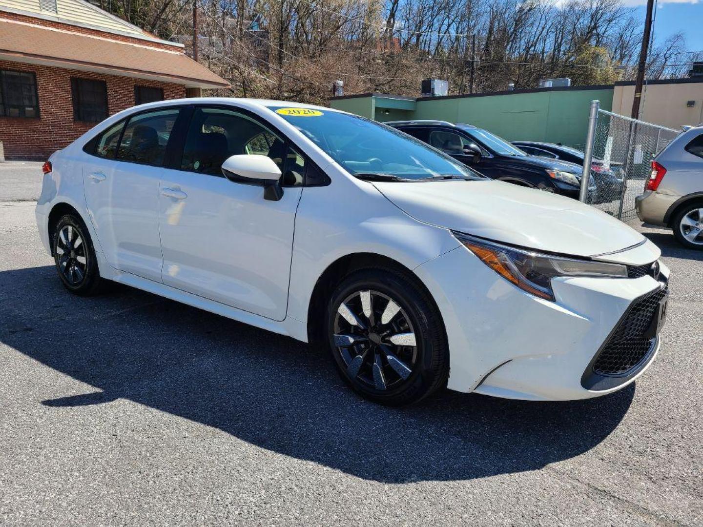 2020 WHITE TOYOTA COROLLA LE (JTDEPRAE9LJ) with an 1.8L engine, Continuously Variable transmission, located at 7981 Paxton Street, Harrisburg, PA, 17111, (717) 561-2926, 40.261490, -76.749229 - WE FINANCE!!! Good Credit/ Bad Credit/ No Credit - ALL Trade-Ins Welcomed!!! ***Guaranteed Credit Approval*** APPLY ONLINE or CALL us TODAY ;) Internet Prices and Marketplace Prices are SPECIAL discounted ***CASH DEALS*** Retail Prices are higher. Please call us to discuss your cash and finan - Photo#6